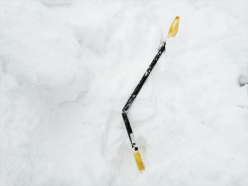 折れた雪かきスコップの棒